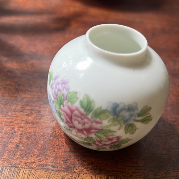 Tiny Vase for Spring - Picture 8 of 8